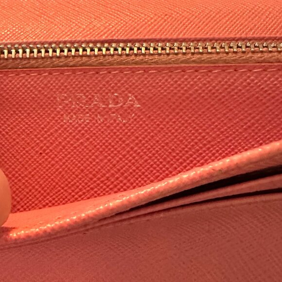 Authentic Prada Saffiano Metal Wallet in Peonia COA Included - EUC - Picture 6 of 7